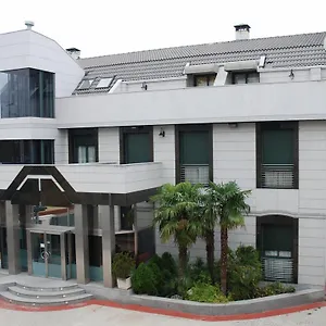 https://hostal-los-5-pinos.besthotelstoledo.com